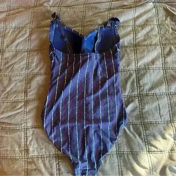 Nip Tuck Swim Striped One Piece Swimsuit Swimwear - Picture 2 of 6